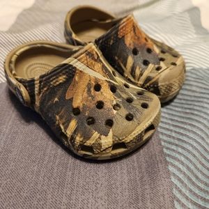 4/$20 Flip flops and crocks